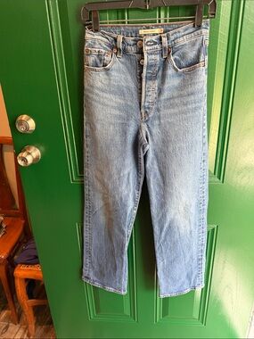 Signature by Levi Strauss Men's Straight Jeans in Light Wash Blue